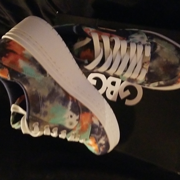 Guess Tie Dye Sneakers - Picture 6 of 16